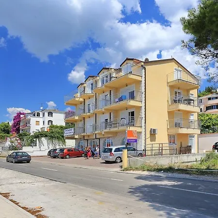 Dado Апартаменти Трогір