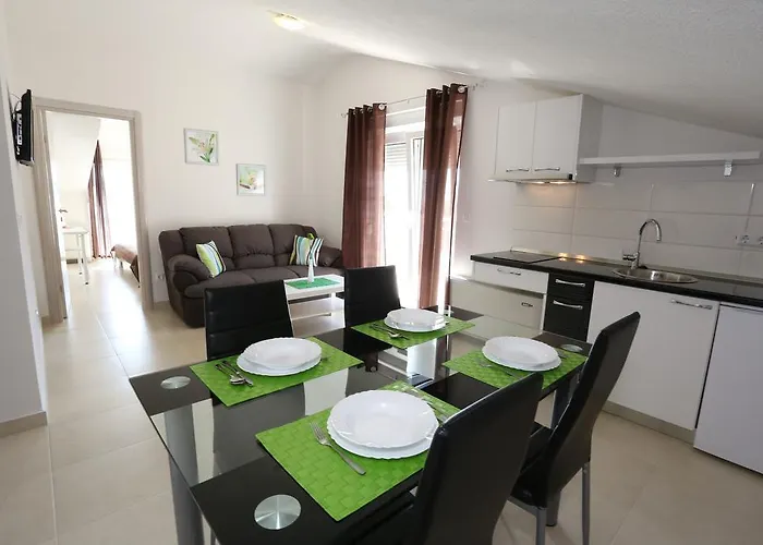 アパート Dado トロギール